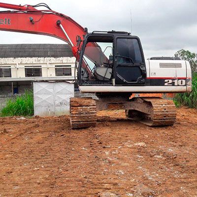 Diferenças entre compra e aluguel de escavadeira hidráulica para construtoras